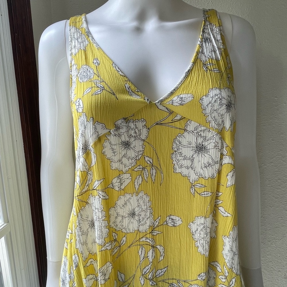 Lush Floral tank top - Picture 2 of 8